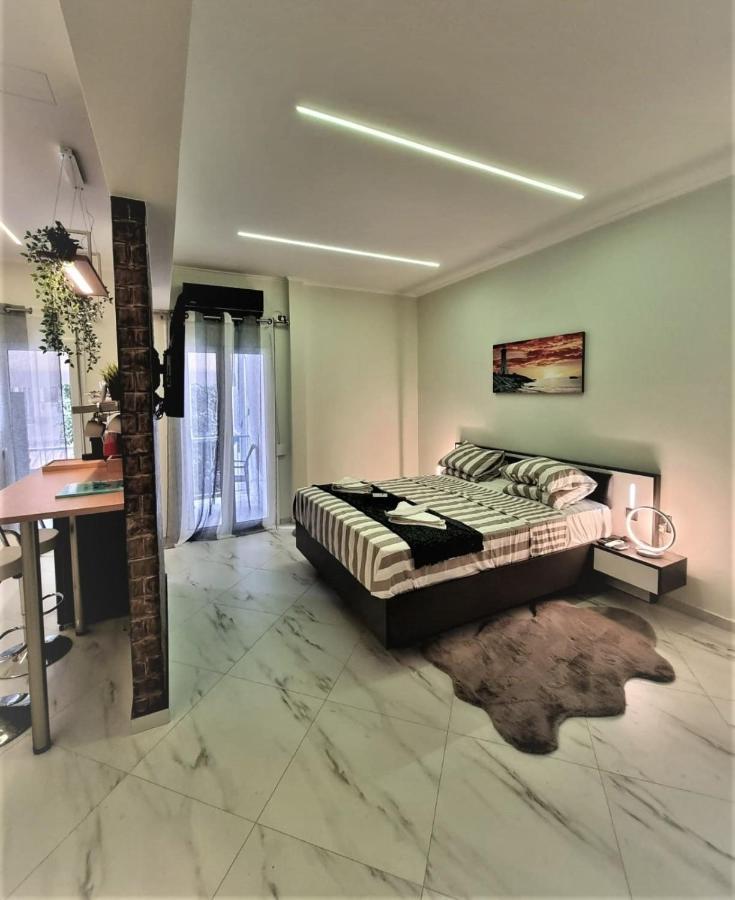 Romantic Deluxe Svite Wise Jacuzzi And Sauna Athens Exterior photo