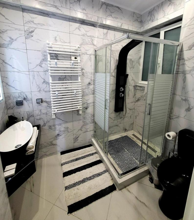 Romantic Deluxe Svite Wise Jacuzzi And Sauna Athens Exterior photo