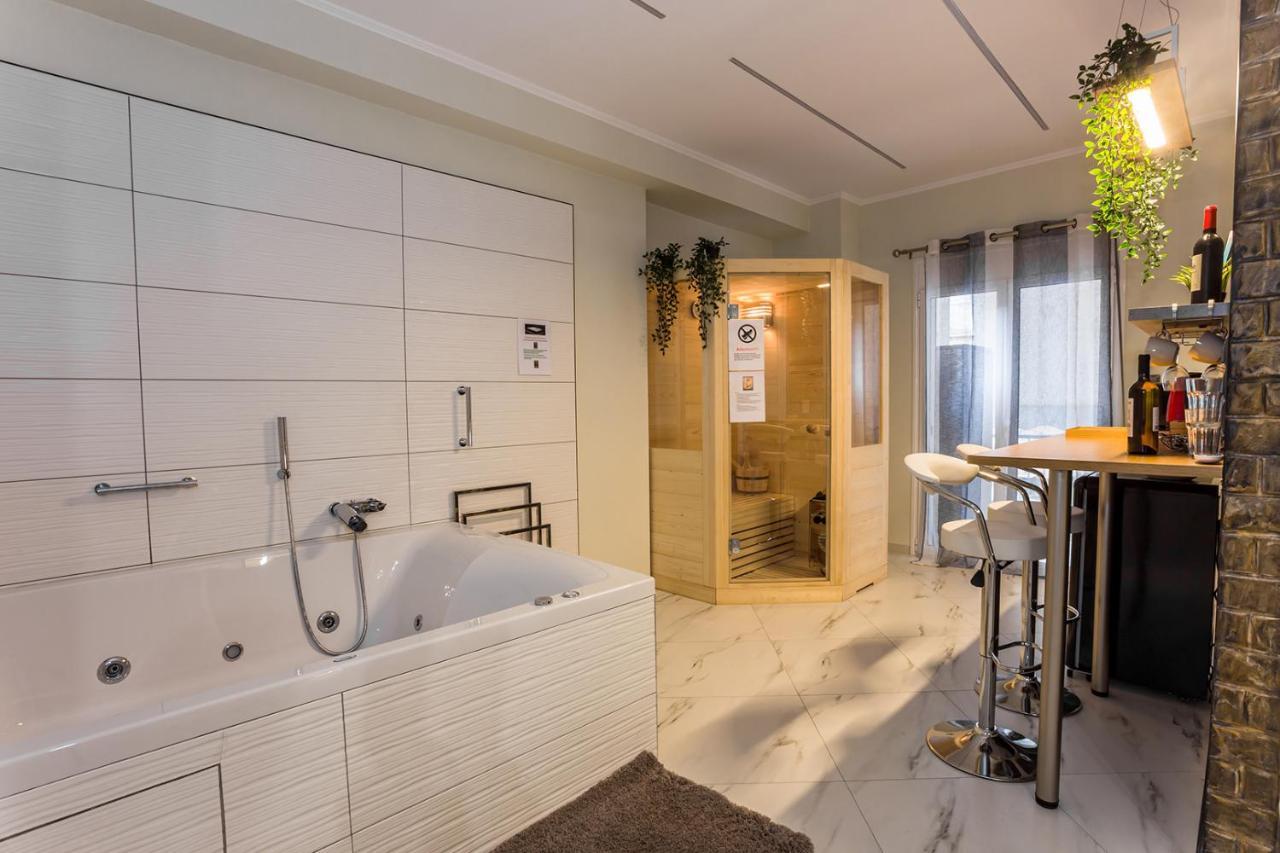 Romantic Deluxe Svite Wise Jacuzzi And Sauna Athens Exterior photo