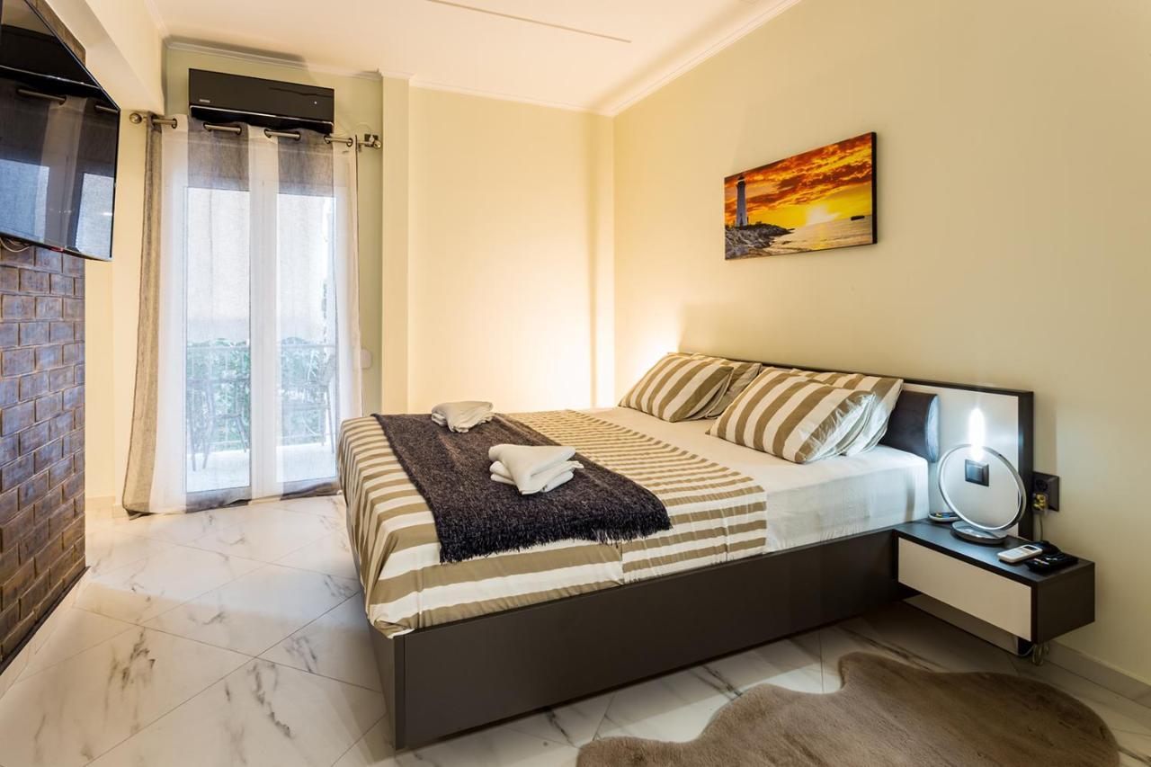 Romantic Deluxe Svite Wise Jacuzzi And Sauna Athens Exterior photo